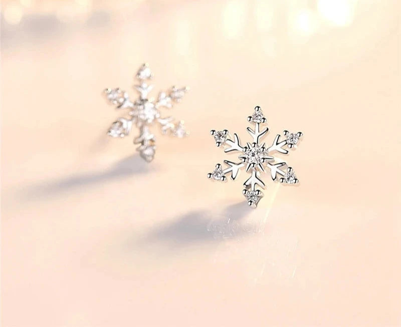 Clear Stone Snow Flower Shaped Stud Earrings 925 Sterling Silver Cubic Zirconia