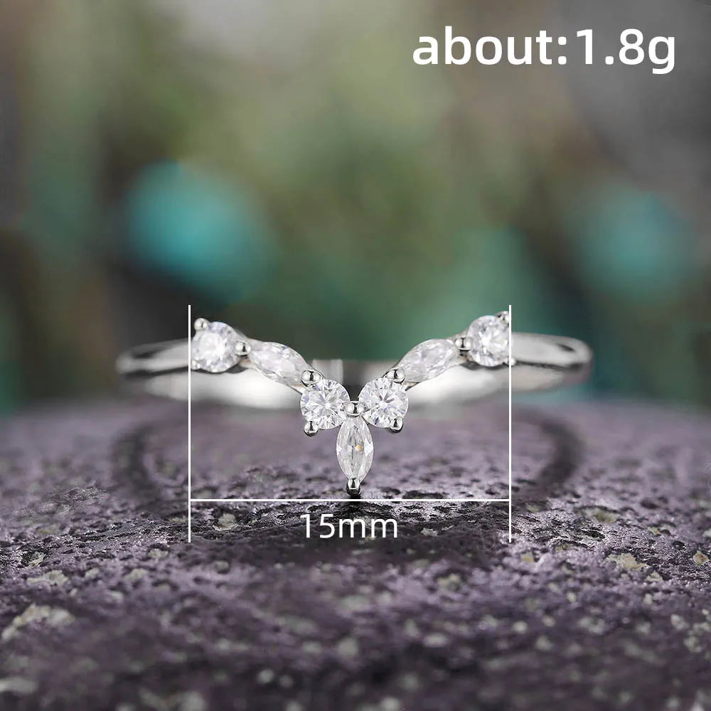 Exquisite V Design Shiny Zirconia Ring